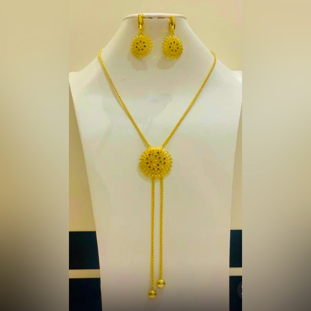 🌟 NEW Luxurious Gold-Tone Sunflower Jewelry Set - Necklace & Earring Set